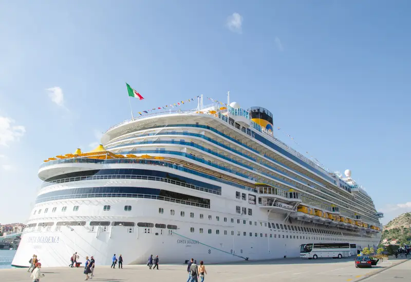 Costa Diadema gəmisi limanda (foto: Luca Mauri, CC BY 4.0)