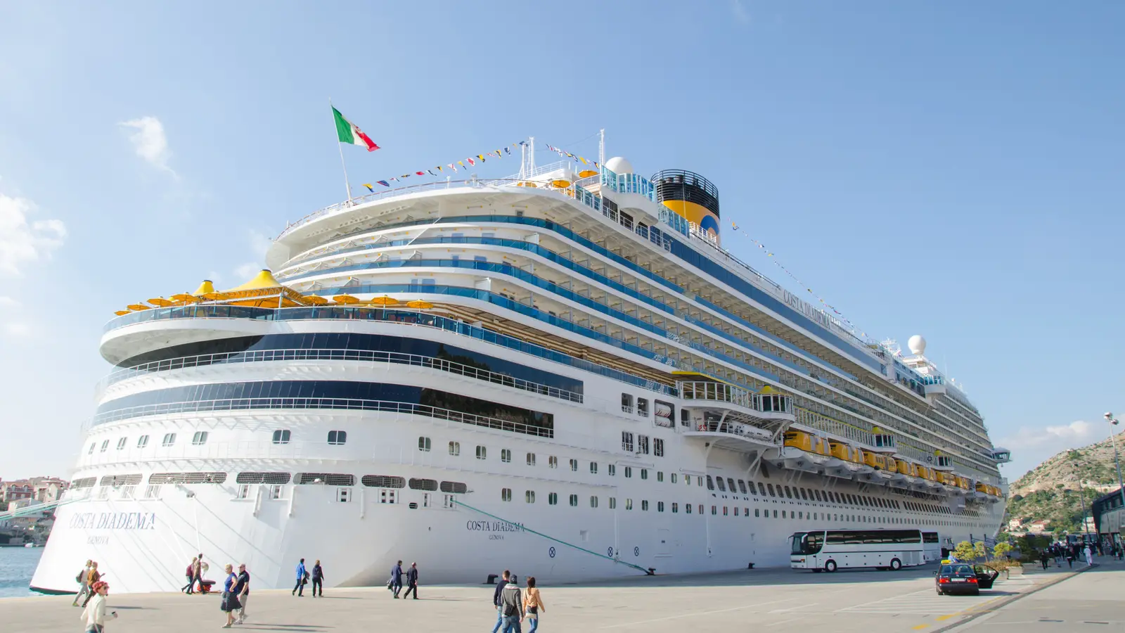Costa Diadema gəmisi limanda (foto: Luca Mauri, CC BY 4.0)