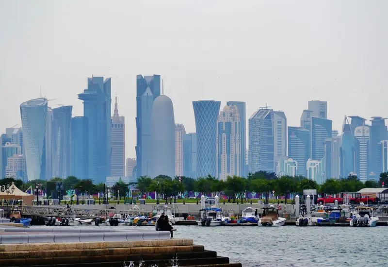 Doha Corniche and the West Bay skyline (photo: Zairon / Wikimedia Commons, CC BY 4.0)