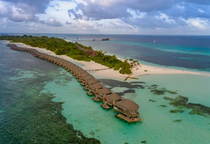 Aerial view of a row of over-water villas on a turquoise lagoon in the Maldives (photo: dronepicr / Wikimedia Commons, CC BY 2.0)