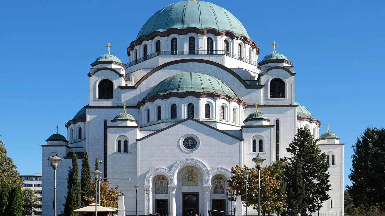 Belqradda Müqəddəs Sava kafedralı, günəşli noyabr günü (foto: kallerna / Wikimedia Commons, CC BY-SA 4.0)